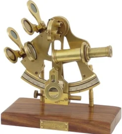 Sextant Décomarine sur bas en bois